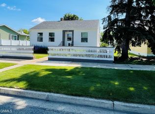 1006 8th Ave W, Williston, ND 58801