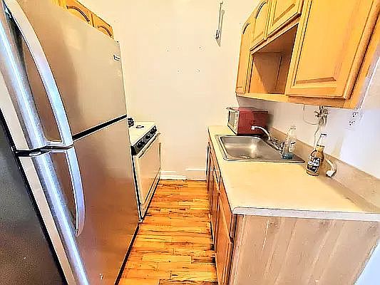 2nd image of 747 Park Ave APT 3L