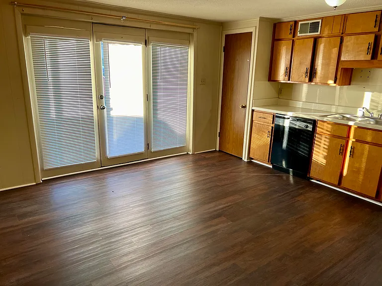 110 Lyon St — Photo 10