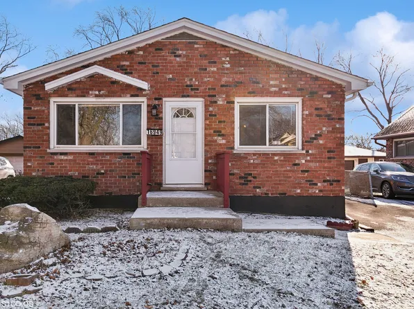 16949 Glen Oaks Dr, Country Club Hills, IL 60478