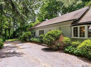 16 Horse Hollow Rd, Locust Valley, NY 11560