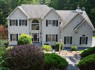 4 Parkside Ct, Pomona, NY 10970