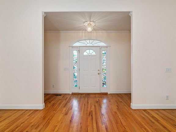 4th image of 326 Ascot Dr