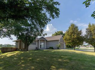 601 N Timberleaf Dr, Derby, KS 67037