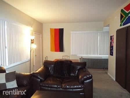 livingroom towards dining