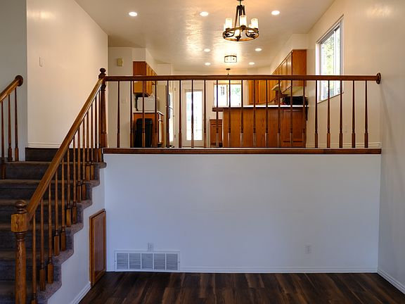 2nd image of 3094 S Lake Meadow Dr