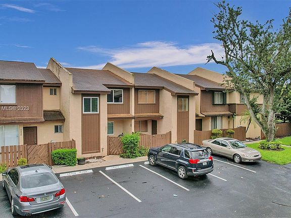 2nd image of 1331 Hampton Blvd #1331