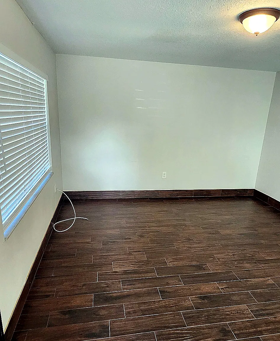 2 bed, 700 sqft, $1,400 — Photo 2