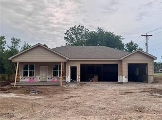 8675 Eagle Creek Dr, De Soto, KS 66018