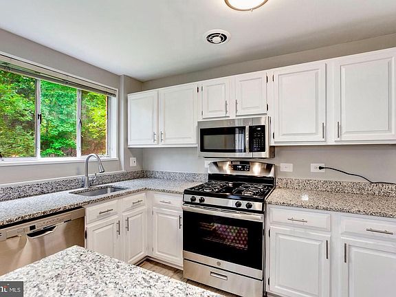5th image of 10509 Montrose Ave #M2