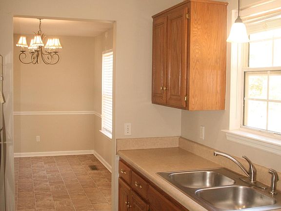 5th image of 706 Peppertree Ct