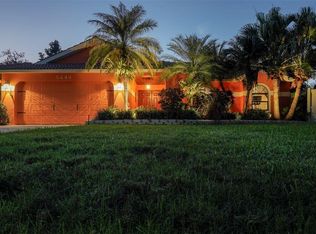 5242 White Sand Cir NE, Saint Petersburg, FL 33703