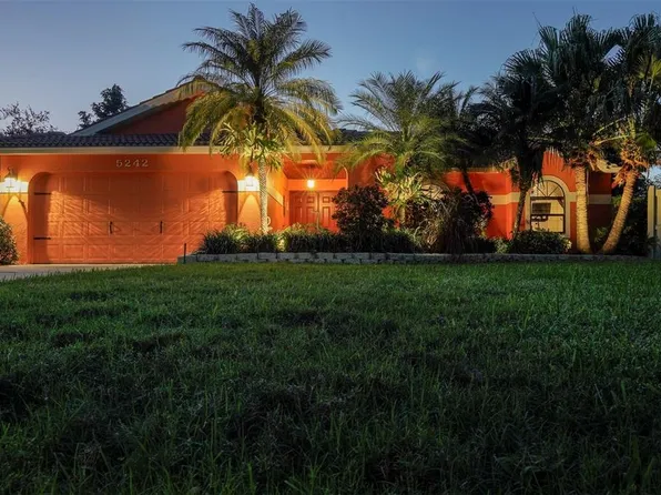 5242 White Sand Cir NE, Saint Petersburg, FL 33703
