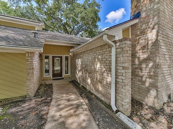 4th image of 15639 Sunset Rock Dr