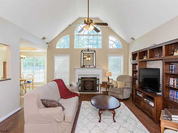 2nd image of 612 Camden Cove Ln