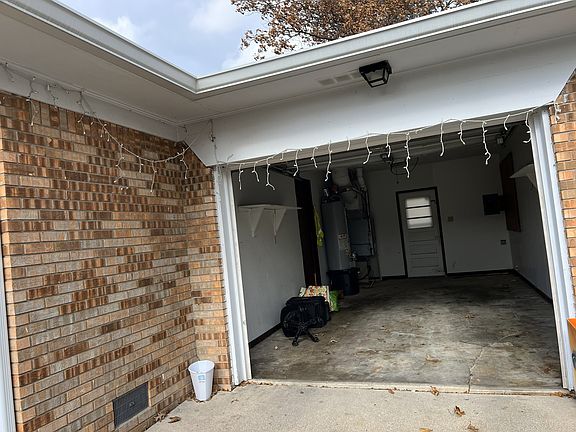 4th image of 4030 Redfern Dr
