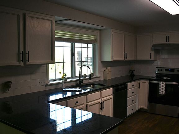 4th image of 734 Redwood Ln