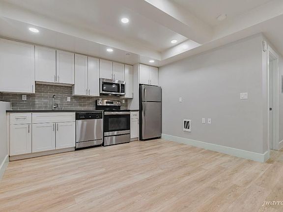 3rd image of 2420 Van Ness Ave #2400-C