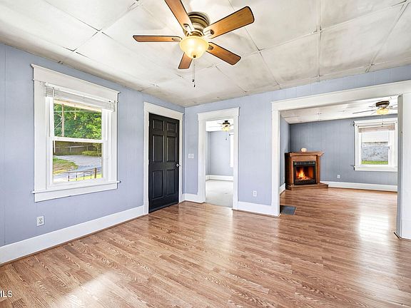 3rd image of 310 Pine St