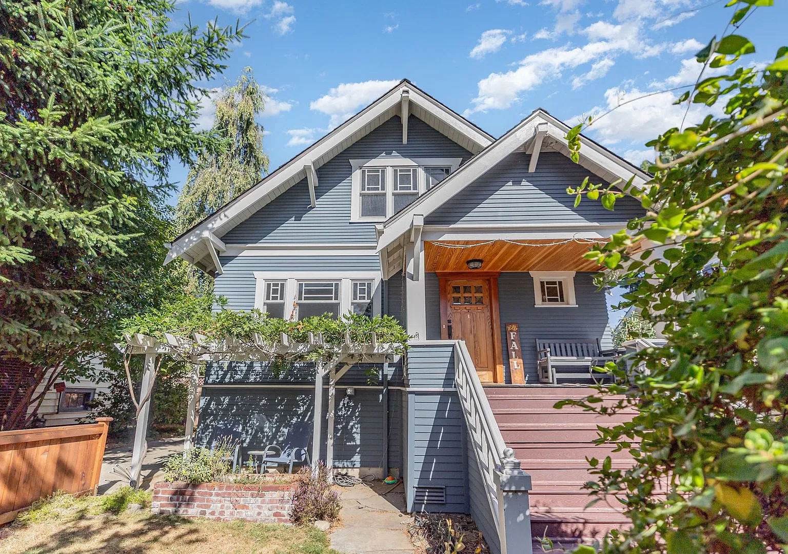 Sunset Hill Home — Photo 1
