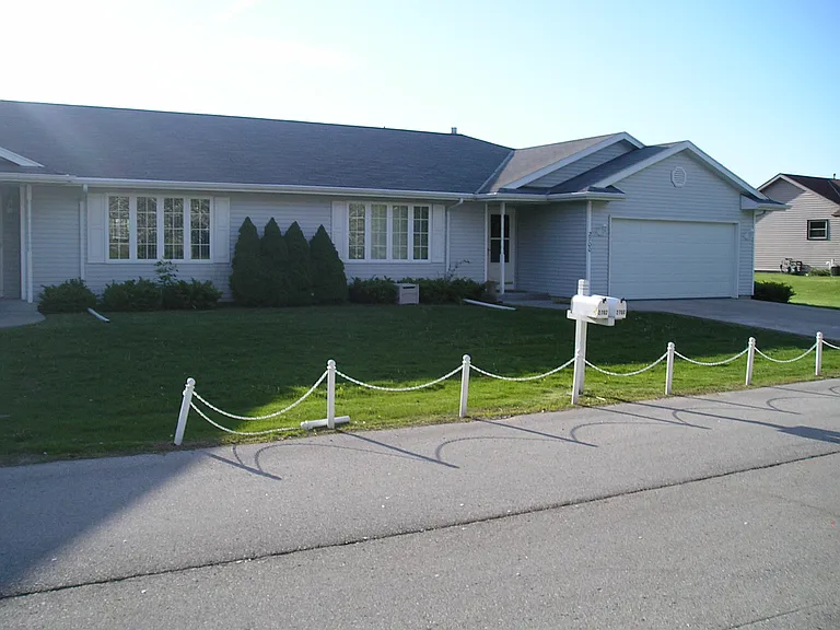 2700-02 Meadowbrook Rd — Photo 1