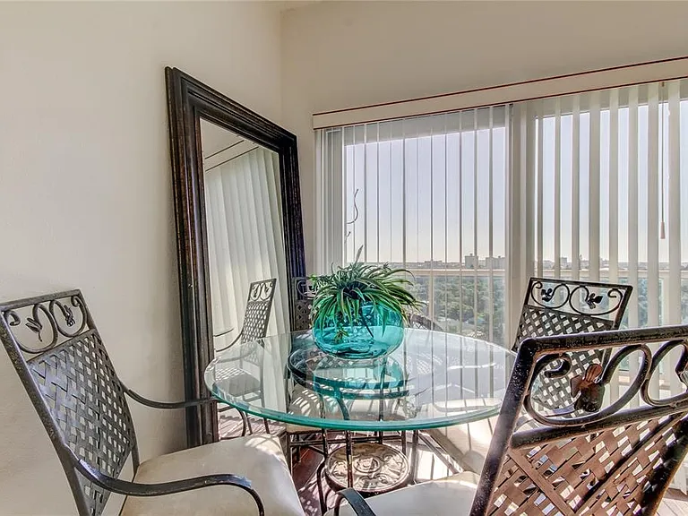 880 Mandalay Ave #604 — Photo 11