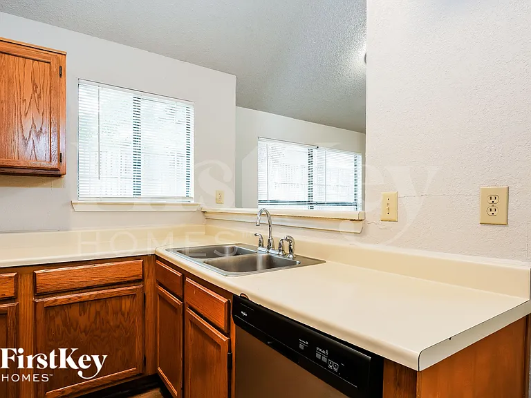 922 Ramblewood Dr — Photo 6