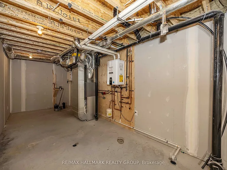 422 Rolling Meadow Cres — Photo 37