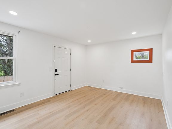 3rd image of 200 Prince Ave