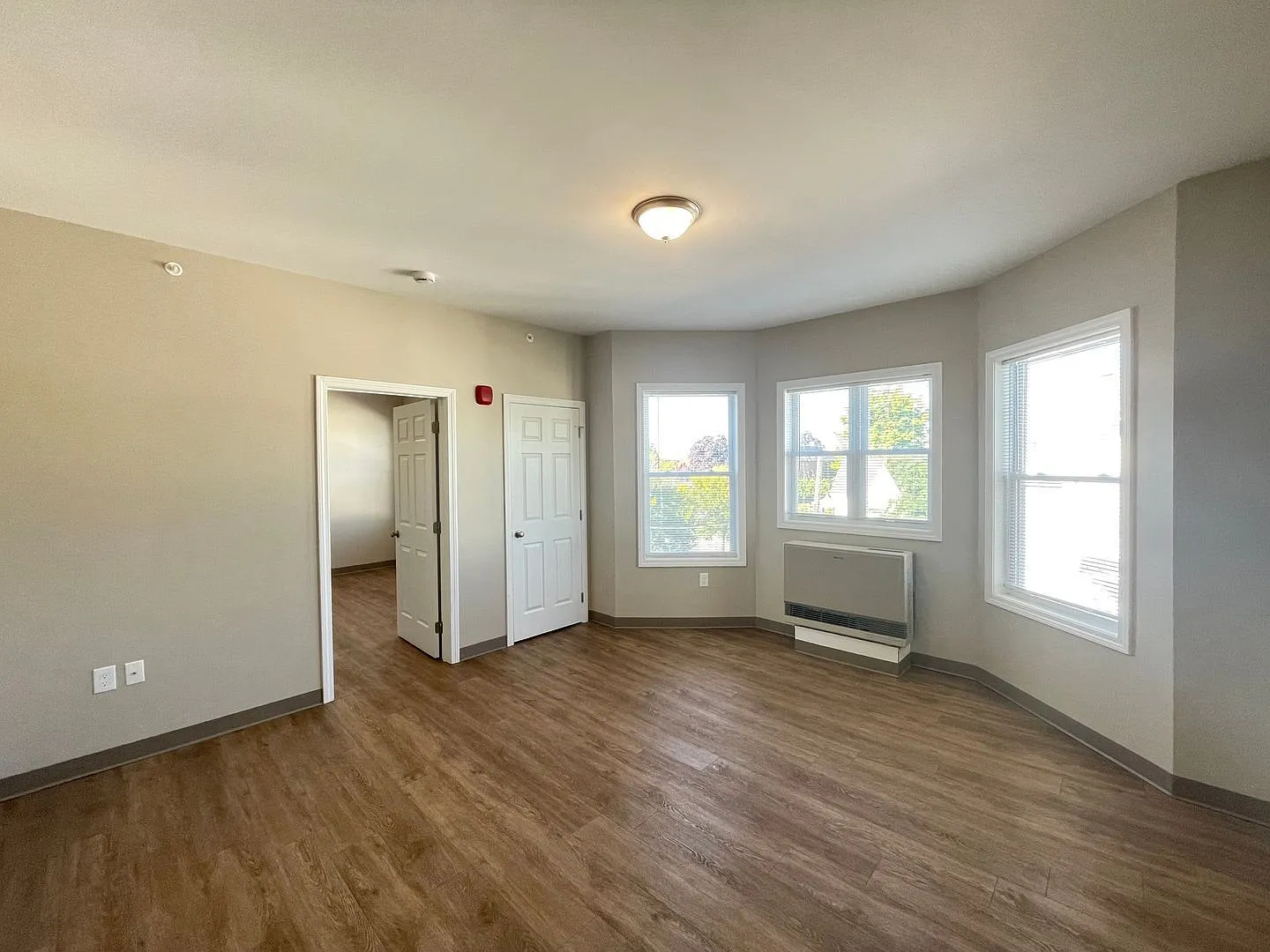 2 bed, 1.0 bath, 844 sqft, $1,595 — Photo 3