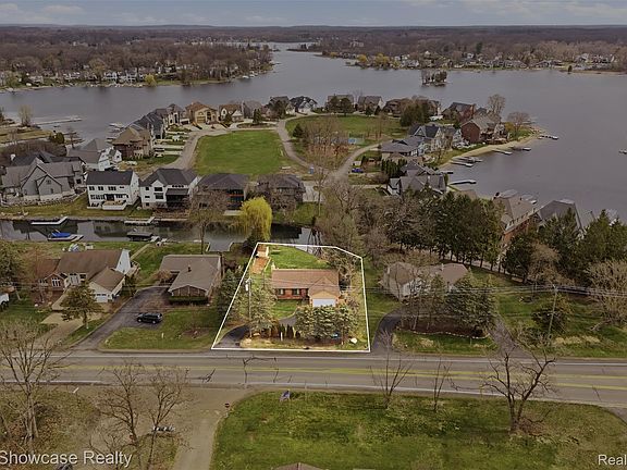 3rd image of 3330 Benstein Rd