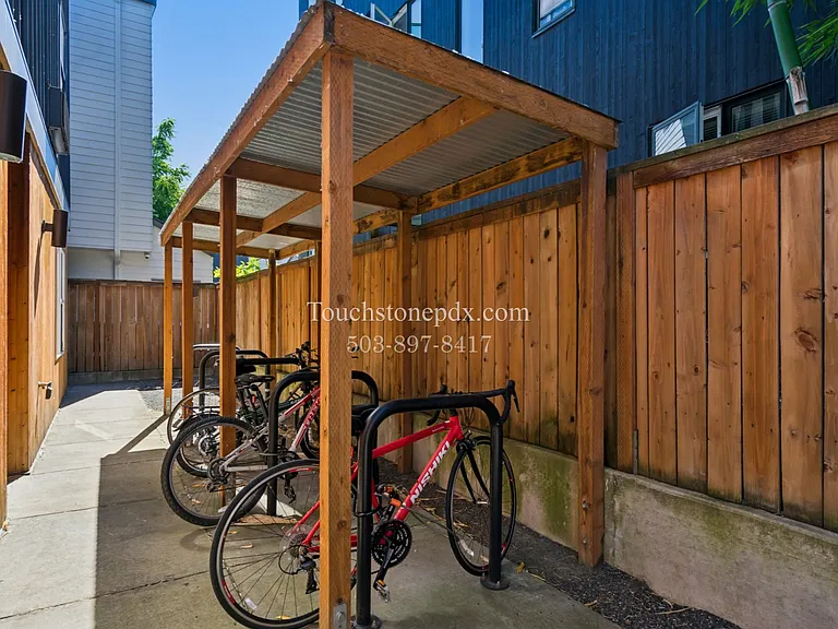 424 NE Jessup St #4 — Photo 28