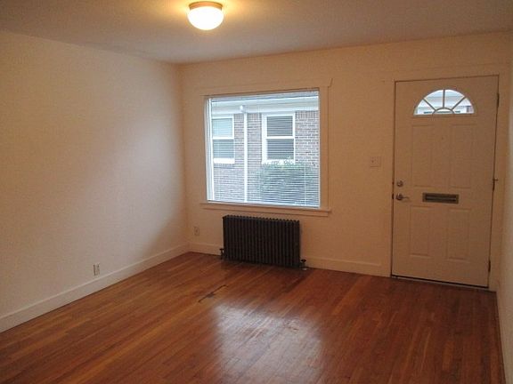 3rd image of 612 S I St APT 2