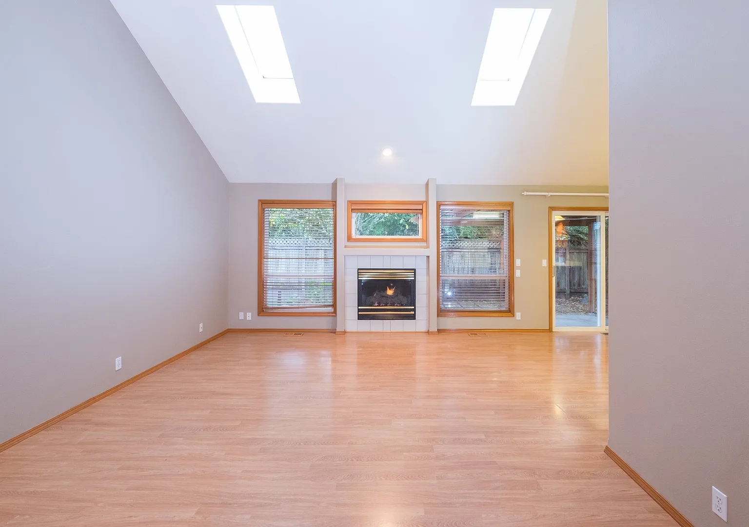 Single Level Home in Hillsboro with Fenced in Yard! — Photo 4