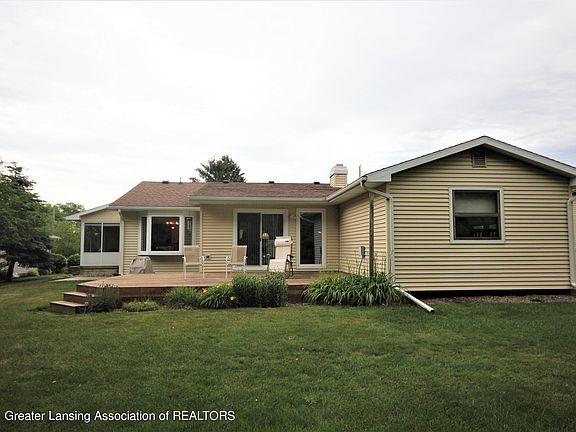 2nd image of 1010 W Geneva Dr