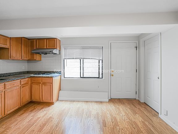 3rd image of 1428 Silliman St #B