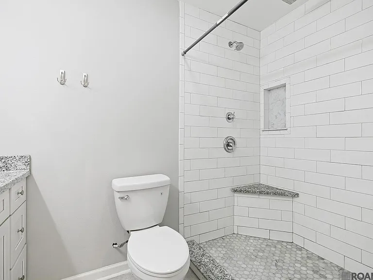 9046 Kingcrest Pkwy — Photo 9