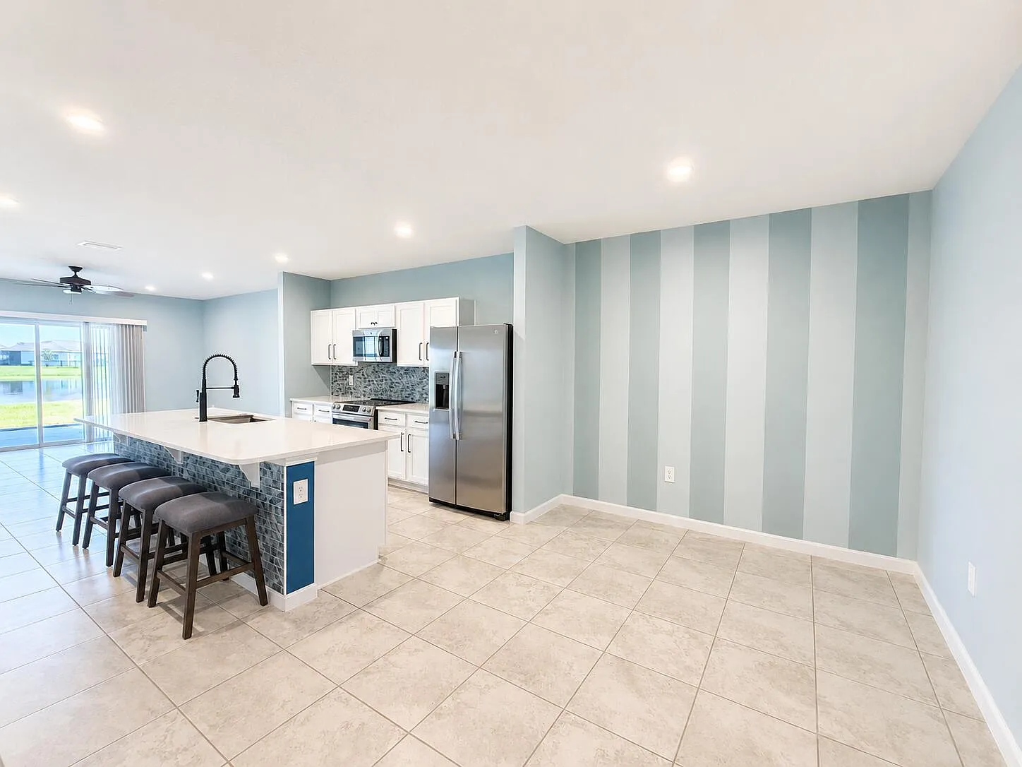3 bed, 2.0 bath, 1529 sqft, $2,200 — Photo 4