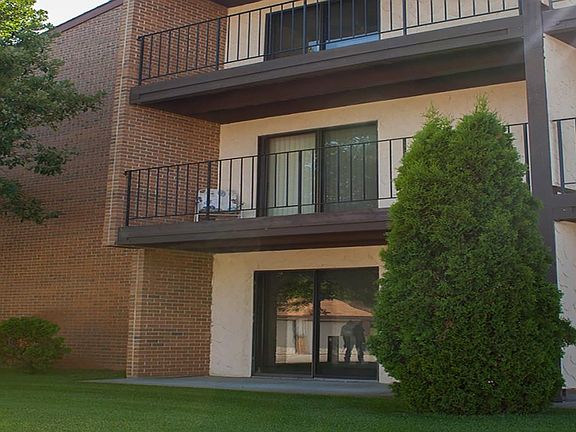 ALL APT HOMES HAVE LARGE DECKS WITH ROOM FOR LOUNGE CHAIRS