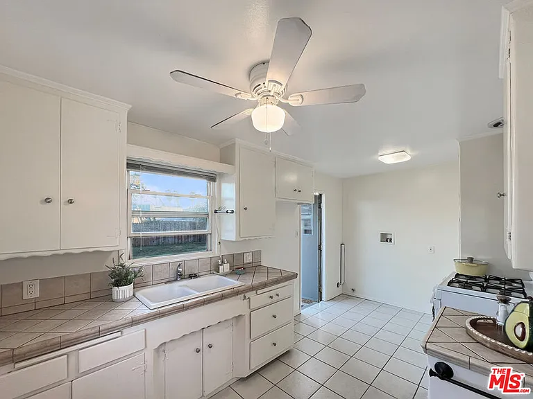 8905 Nogal Ave — Photo 4
