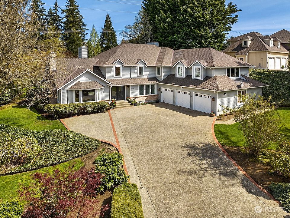 Welcome to The Farm, one of the most coveted neighborhoods on Hollywood Hill, with good reason.>