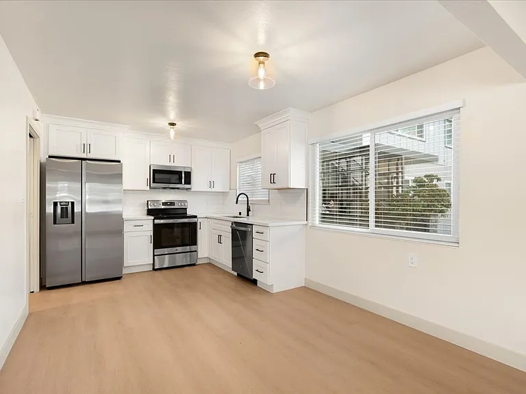 Maude Ave 7 LLC — Photo 10