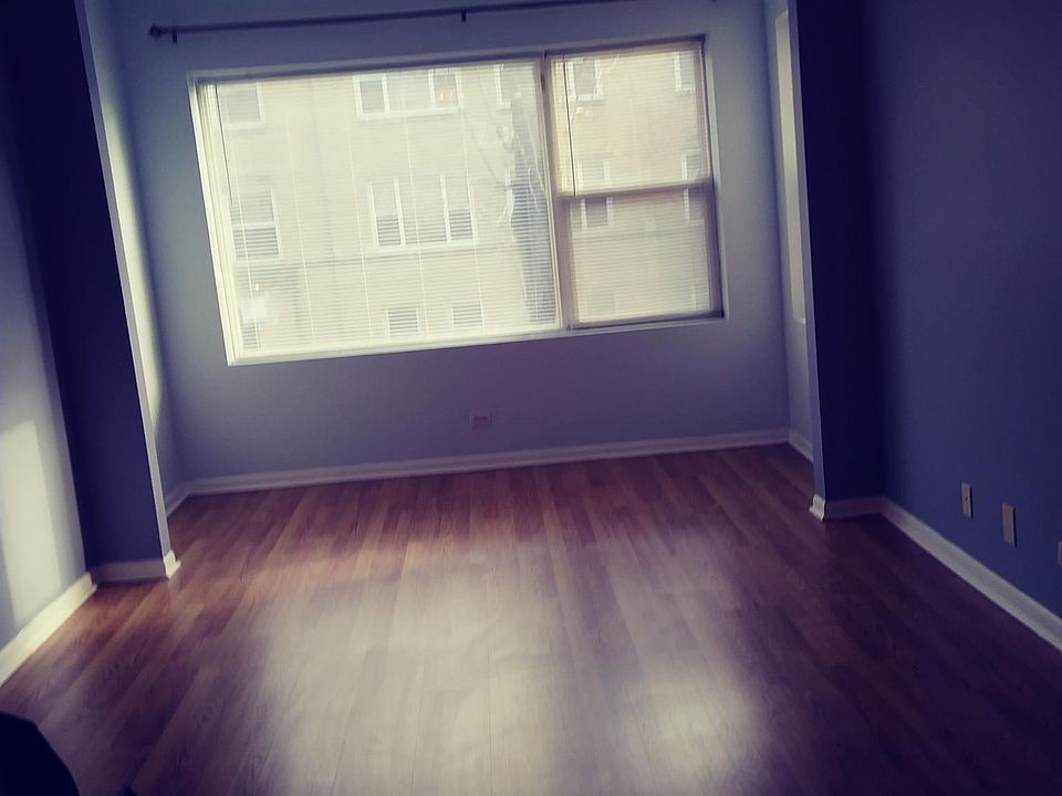 1st image of 3820 W Ainslie St #1