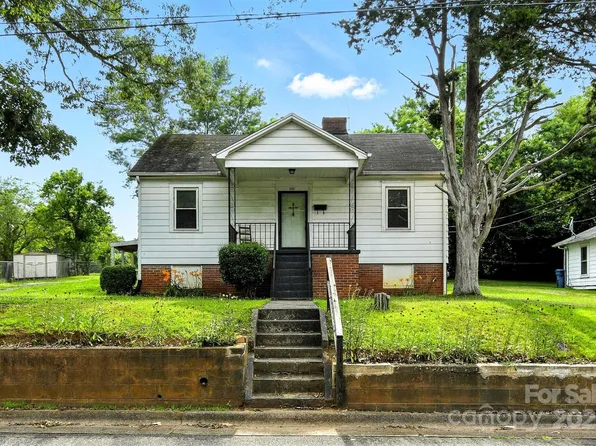 450 1st St SE, Hickory, NC 28602