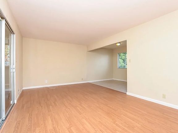 4th image of 348 Markham Ave