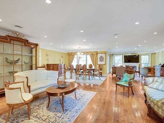 5th image of 150 High Pond Dr