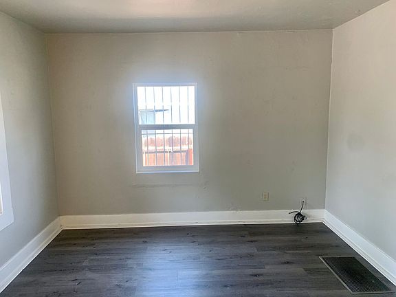 3rd image of 212 E Oneil Ave