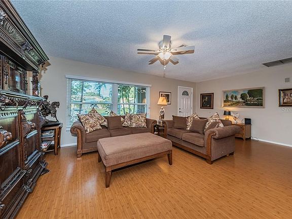 4th image of 2106 Crowsnest Dr