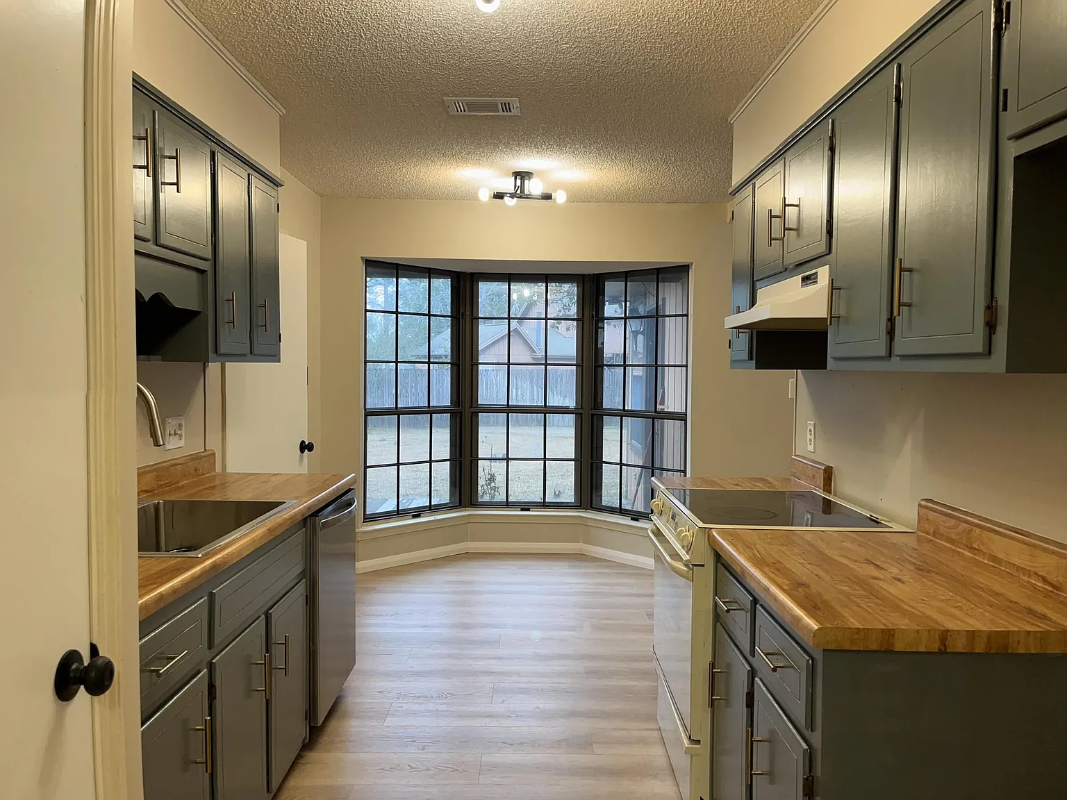 4420 Eastpointe Dr — Photo 4