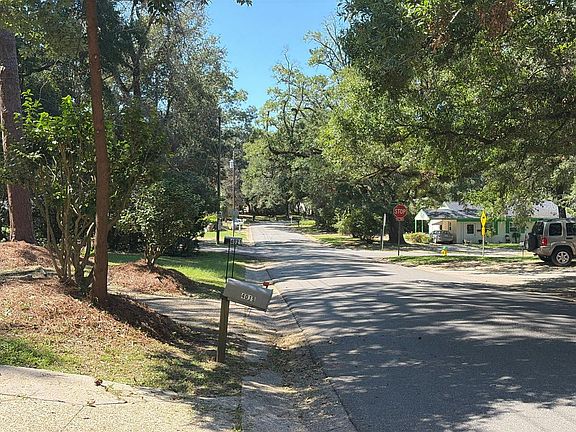 4th image of 4019 Sunnyvale Ln S